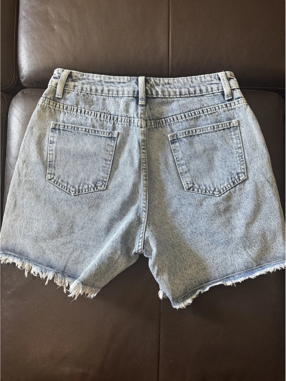 Denim frayed shorts